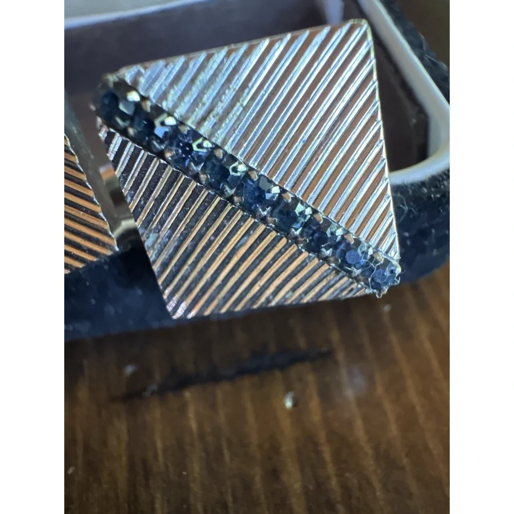 Hickok Gold Tone Cufflinks Blue Stone Diagonal Textured